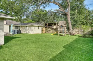 935 Chatwood Dr, Beaumont, TX 77706 - Photo 36