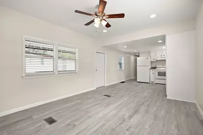 2222 N Austin Avenue #2, Pearland, TX 77581 - Photo 8