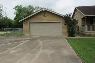 242 Sir Lancelot Dr N, Sargent, TX 77414 - Photo 4