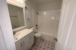 8100 Creekbend Dr, Houston, TX 77071 - Photo 2
