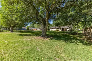 1203 Kansas Ave S, Anahuac, TX 77514 - Photo 8