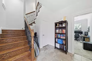 214 W 28th St, Houston, TX 77008 - Photo 2