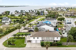 8902 Teichman Rd, Galveston, TX 77554 - Photo 4