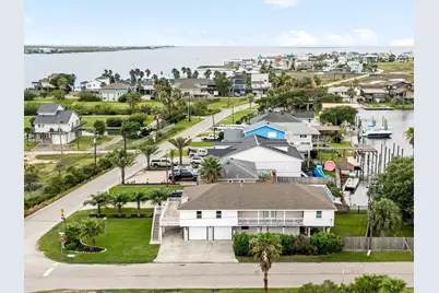 8902 Teichman Road, Galveston, TX 77554 - Photo 4