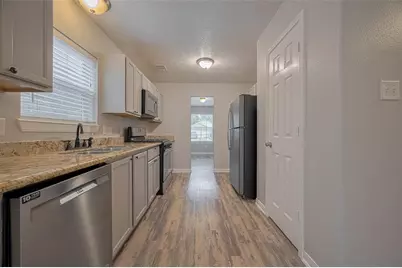 5009 Willow Point Drive, Conroe, TX 77303 - Photo 12