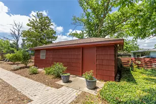 322 E Obryant St, Bellville, TX 77418 - Photo 24