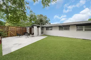 11103 Greenwillow St, Houston, TX 77035 - Photo 10