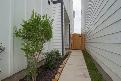 8913 Grovner Place, Houston, TX 77055 - Photo 4
