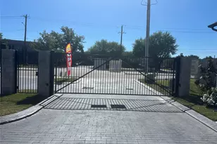 8913 Grovner Pl, Houston, TX 77055 - Photo 40