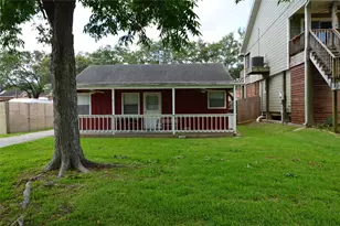 1821 E Winn St, Kemah, TX 77565 - Photo 2