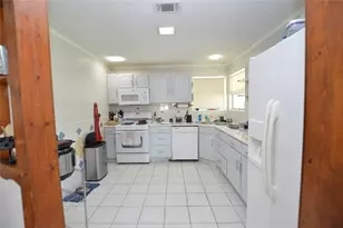 1821 E Winn St, Kemah, TX 77565 - Photo 12