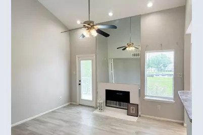 2011 Spenwick Drive #522, Houston, TX 77055 - Photo 2