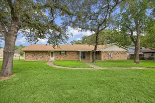 208 Briarwood Dr, Bellville, TX 77418 - Photo 18