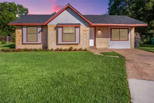 10902 Mosscrest Dr, Houston, TX 77048 - Photo 1