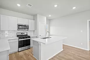 13211 Padre Bay Ln, Rosharon, TX 77583 - Photo 4