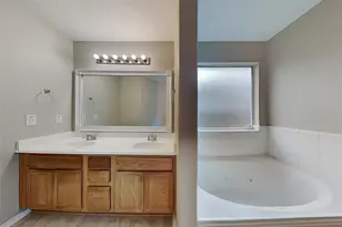 911 Lancaster Lake Dr, Houston, TX 77073 - Photo 14