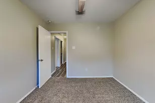 911 Lancaster Lake Dr, Houston, TX 77073 - Photo 12