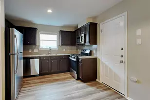 911 Lancaster Lake Dr, Houston, TX 77073 - Photo 2