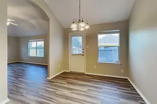 911 Lancaster Lake Dr, Houston, TX 77073 - Photo 4