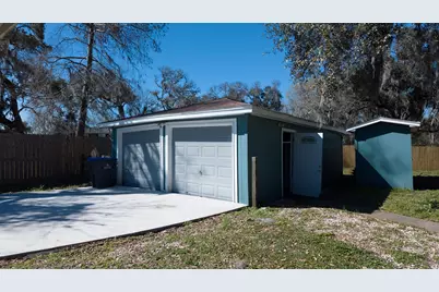 407 Tamarind Street, Lake Jackson, TX 77566 - Photo 4