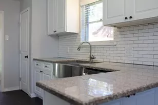 407 Tamarind St, Lake Jackson, TX 77566 - Photo 14