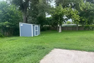 603 Center Way St, Lake Jackson, TX 77566 - Photo 12