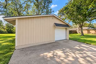 2605 N Abell St, Wharton, TX 77488 - Photo 2