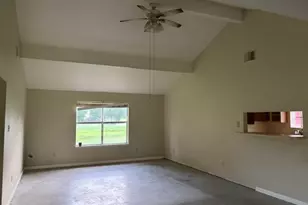 412 Durazno Rd, Jones Creek, TX 77541 - Photo 4