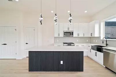 3210 Retta Street, Houston, TX 77026 - Photo 2