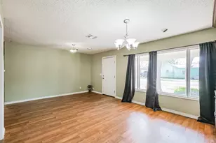 300 N Market St, Louise, TX 77455 - Photo 4