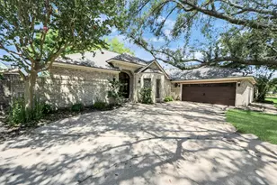 2310 Canterbury Ct, Deer Park, TX 77536 - Photo 2