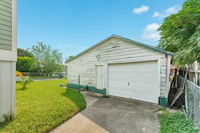 5519 Menard Avenue, Galveston, TX 77551 - Photo 8