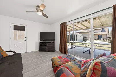 323 Lake Livingston Drive, Livingston, TX 77351 - Photo 18