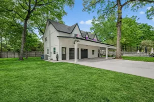 819 Sentinel Oaks, Pinehurst, TX 77362 - Photo 2