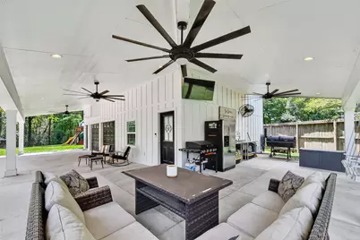 819 Sentinel Oaks, Pinehurst, TX 77362 - Photo 6