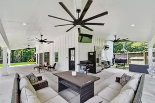 819 Sentinel Oaks, Pinehurst, TX 77362 - Photo 6