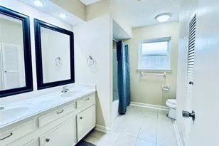 13935 St Marys Ln, Houston, TX 77079 - Photo 18