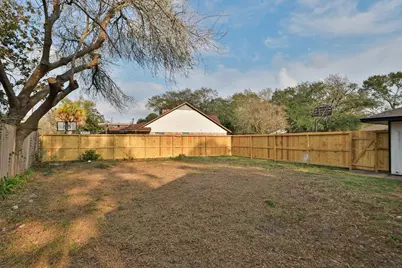 18111 Barbuda Lane, Houston, TX 77058 - Photo 32