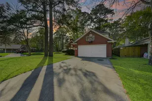 201 Pine Pl St, Dayton, TX 77535 - Photo 2