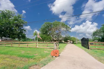720 Winchester Trail, Angleton, TX 77515 - Photo 26