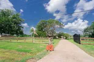 720 Winchester Trail, Angleton, TX 77515 - Photo 26
