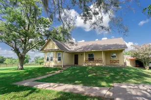 720 Winchester Trail, Angleton, TX 77515 - Photo 2