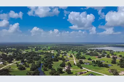 720 Winchester Trail, Angleton, TX 77515 - Photo 4