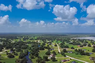 720 Winchester Trail, Angleton, TX 77515 - Photo 4