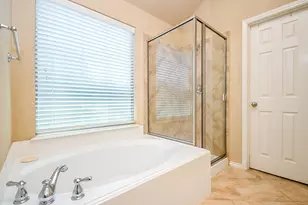 6022 Lynwood Banks Ln, Houston, TX 77092 - Photo 14