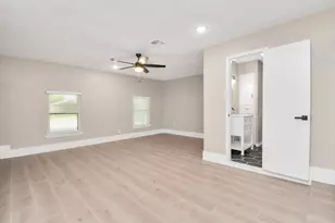 10550 Emnora Ln, Houston, TX 77043 - Photo 12
