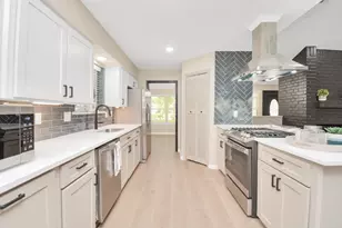 10550 Emnora Ln, Houston, TX 77043 - Photo 8