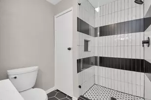 10550 Emnora Ln, Houston, TX 77043 - Photo 16