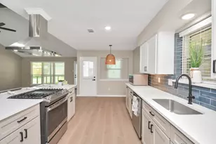 10550 Emnora Ln, Houston, TX 77043 - Photo 6