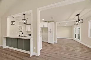 5718 Longforest Dr, Houston, TX 77088 - Photo 10